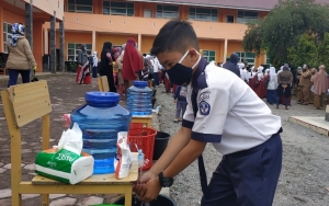 Satgas COVID-19 Sebut Tak Mudah Sadarkan Publik Soal Protokol Kesehatan: Banyak Yang Merasa Kebal 