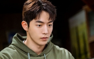 Nam Joo Hyuk Serius Tapi Santai di Foto Adegan 'Start Up', Visual Kelewat Ganteng Jadi Sorotan
