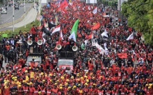 Massa Mulai Turun Demi Tolak UU Ciptaker, Gelaran Demo Dengan Social Distancing Jadi Sorotan