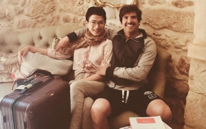 Masuk Akun Gosip, Foto Oscar Lawalata Selfie Cantik Bareng Pacar Cowok Picu Pro-Kontra