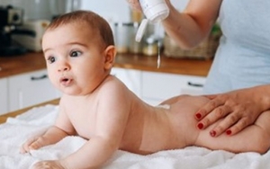 Jaga Kulit Bayi Selalu Bersih dan Kering