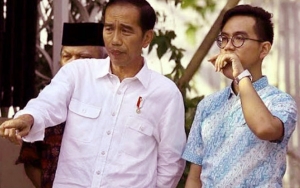 Pergi Ke Solo, Jokowi Beri ‘Bisikan’ Bijak Pada Gibran Soal Pilkada 2020
