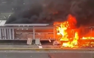 8 Halte TransJakarta Dibakar Saat Demo Tolak Omnibus Law, Kerugian Capai Rp 45 Miliar 