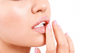 Jadikan Sebagai Masker, 8 Bahan Alami Ini Bikin Bibir Kembali Sehat dan Merah Merona