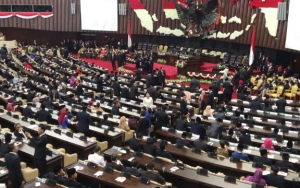 Persilakan Publik Golput Jika Kecewa UU Ciptaker, DPR Dinilai Putus Asa