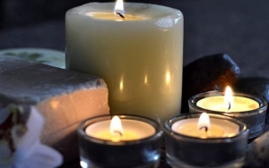 Letakkan Lilin Aromaterapi di Kamar Mandi