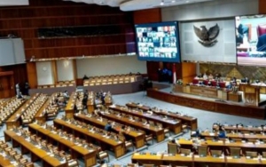 Sekjen DPR Ungkap Alasan Naskah Final UU Ciptaker 'Bengkak' Jadi 1.035 Halaman
