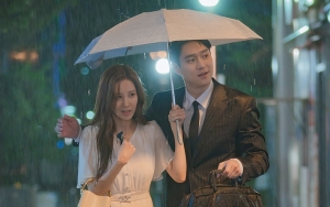 Lebih Memuaskan, Seohyun dan Go Kyung Pyo Bolak-Balik Syuting Ciuman 'Private Lives'