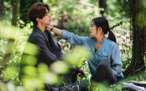 Jo Bo Ah Ketagihan Cekik Leher Lee Dong Wook di Lokasi Syuting 'Tale Of The Nine Tailed'