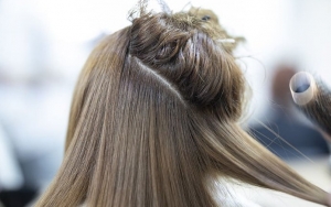 Selamat Tinggal Kerusakan! 8 Hair Serum Ini Bakal Lindungi Rambut Kalian Dari Luar Dan Dalam