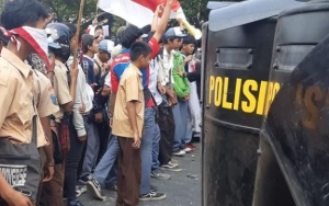Pengakuan Ortu yang Anaknya Ditangkap Polisi Usai 'Iseng' Ikut Demo Omnibus Law