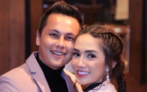 Ussy Sulistiawaty Pamer Foto Bareng 'Abang Ojek' Ganteng, Andhika Pratama: Racun Ya