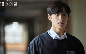 Adegan Bikin Nangis, Lee Do Hyun Akui Berlatih Keras Bahasa Isyarat di '18 Again'