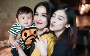 Sandra Dewi Puji Selangit Sang Adik yang Ulang Tahun, Paras Mirip Bak Kembar Bikin Salfok