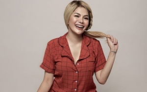 Nikita Mirzani Sindir Pasangan Muda Wanita Berhijab Pegangan Tangan Dengan Pria Bukan Muhrim, Siapa?
