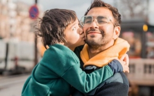 Raffi Ahmad Berusaha Buktikan Rafathar Tak Mirip Artis Korea, Deretan Foto Ini Langsung Disorot