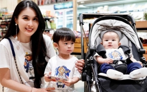Sandra Dewi Dicandid Suami Saat Olahraga, Polah Raphael Gelendotan Ganggu Bikin Gemes