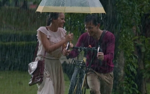 Seperti Hujan yang Jatuh ke Bumi