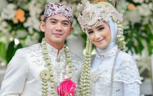 Rizki DA Terima Bingkisan dari Nadya Mustika, Ekspresi Bingung 'Lupa' Nama Istri Disorot