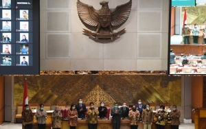 ‘Drama’ UU Ciptaker, DPR Disindir Sedang Main Sinetron Kejar Tayang 