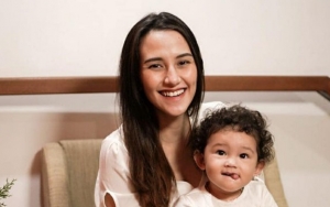Cerita Unik Dahlia Poland Tenang Lahirkan Anak Ke-3, Banjir Pujian