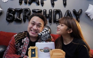 Gilang Dirga Lakukan Beragam Aksi Konyol Demi Hibur Sang Istri Yang Belum Kunjung Hamil Lagi