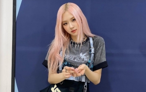 Foto-Foto Candid Rose BLACKPINK di Bandara, Bagian Tubuhnya Ini Bikin Iri