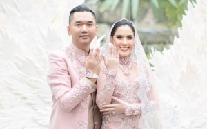 Jadi Momen Sakral, Sally Adelia 'Girls Squad' Nikah Dengan Bayu Murti ala Fairy Tale White Garden