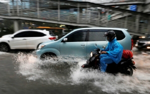 Mobil Mogok Saat Menerjang Banjir? Jangan Panik dan Lakukan 7 Cara Ini Untuk Menanganinya