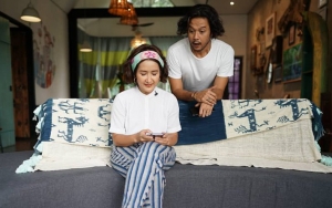 Masih Di RSKO, Dwi Sasono Berikan Kado Ke Widi Mulia Untuk Sambut Ultah Pernikahannya