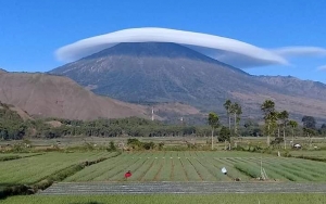 Muncul Awan Topi di Atas Gunung Lawu, BMKG Minta Waspadai Hal Ini