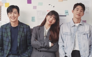Fokus Pandangi Kim Seon Ho, Nam Joo Hyuk Ogah Tatap Suzy di Lokasi Syuting 'Start Up'