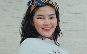Rosa Meldianti Tunjukkan Bodi Hasil Diet, Celana Sobek Jadi Sorotan