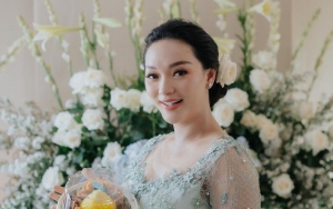 Zaskia Gotik Melahirkan, Begini Momen Saat Berikan ASI Pertama