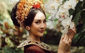 Anya Geraldine Cantik Foto Sama Buaya, Ternyata Ini 'Maknanya'