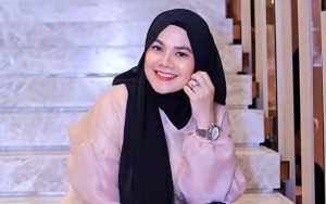 Sarita Abdul Mukti Pakai Gaun Putih Ala Pengantin Singgung Kebahagiaan, Prewed Dengan Kekasih Duda?