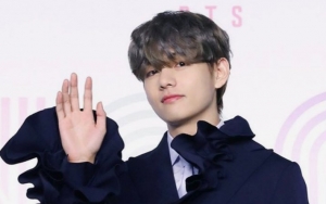 Cara Unik V BTS Minum Yakult Jadi Sorotan Hingga Viral