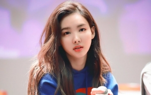 Nayeon TWICE Punya Tangan Cantik, Tapi Ukurannya yang Besar Bikin Kaget