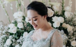 Zaskia Gotik dan Bayi Imut Kompak Pose Tidur 'Tepar' Kelelahan, Putri Tiri Cantik Kemana?