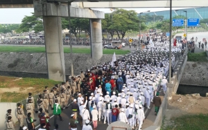Demo Sampai Sambut Habib Rizieq, Epidemiolog 'Sentil' Pemda DKI Soal Kerumunan Saat PSBB Transisi