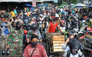 Masih Banyak Kerumunan, Epidemiolog Minta Pemerintah Tak Tebang Pilih Sikapi Pelanggaran