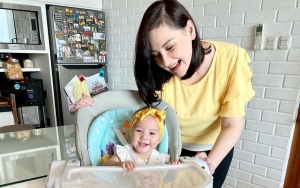 Bikin Gemas, Mona Ratuliu Perlihatkan Momen Numa Oleng Saat Belajar Duduk