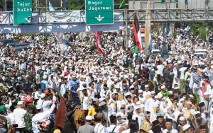 Relawan Satgas COVID-19 Resign Massal, Aksi Protes Terhadap Kerumunan Rizieq?