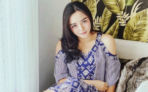 Sempat Berhijab, Gita Sinaga Pegang Rokok Picu Sindiran 'Wanita Nakal'