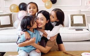 Ririn Dwi Ariyanti Akur Bareng Ibu Mertua Cantik Saat Ultah, Aldi Bragi dan Putri Sulung Kemana?