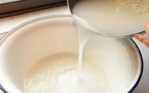 Rendam atau Cuci dengan Air Beras
