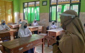 Nadiem Akan Buka Sekolah Mulai Januari 2021, Epidemiolog Beri Peringatan