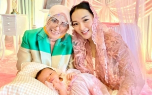 Zaskia Gelar Akikah Ditengah Isu Kisruh Suami-Imel Putri, Bayi Bertopi Raksasa Super Cantik 