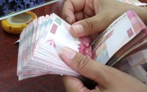 Khofifah Naikkan UMK Jatim, Pengusaha Mulai Lirik Jateng untuk Relokasi