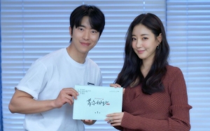 Kocak, Kecantikan Kim Sarang Bikin Yoon Hyun Min Gagal Fokus Saat Syuting Drama 'Revenge'